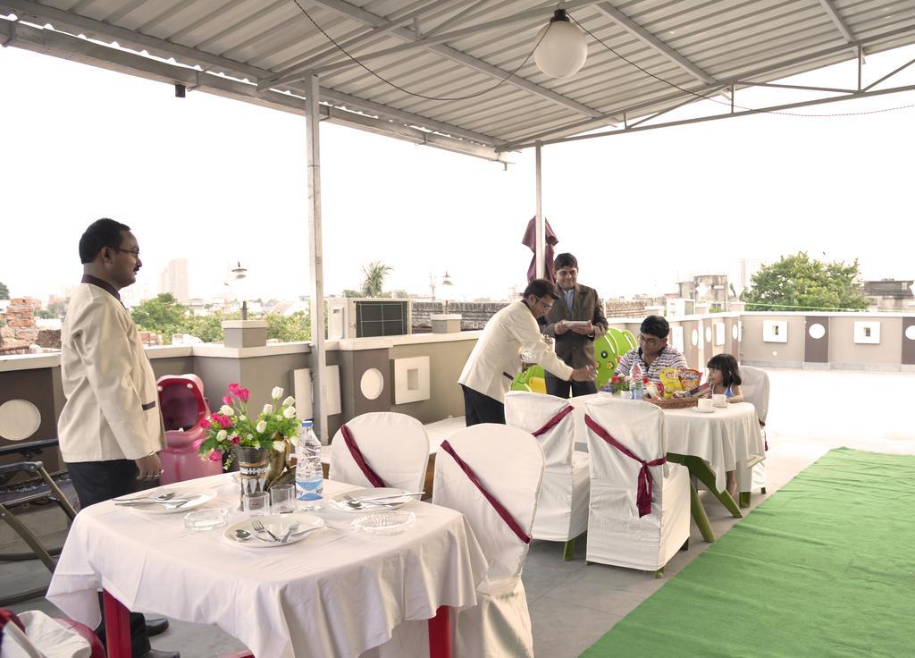 Ghosh Villa Guest House Колката Екстериор снимка